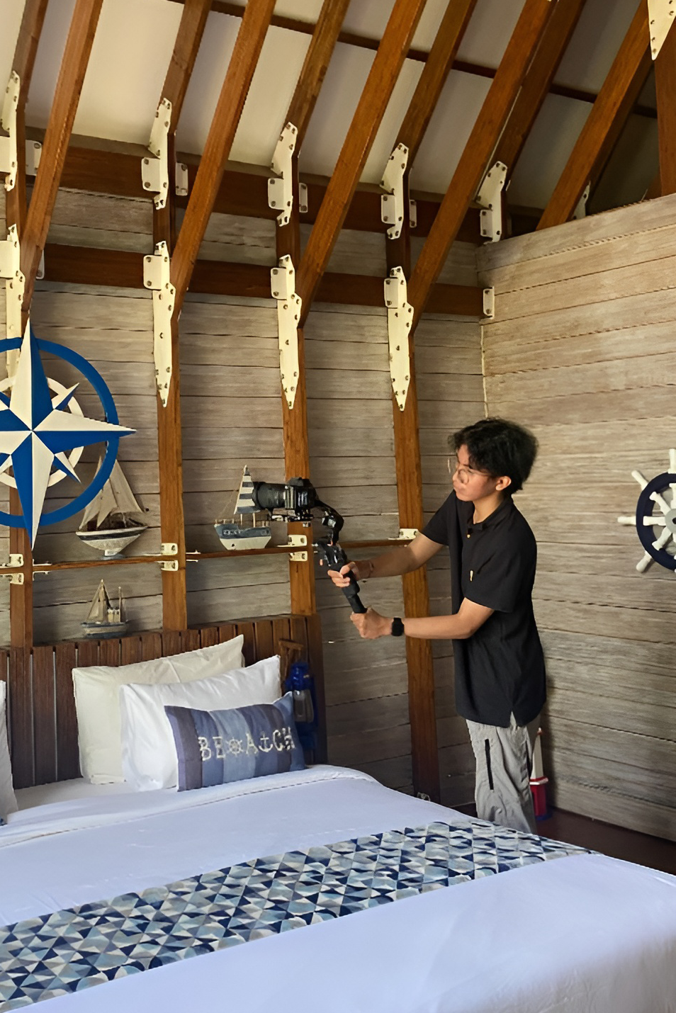 Tut De Satria Wiguna sedang melakukan pengambilan video